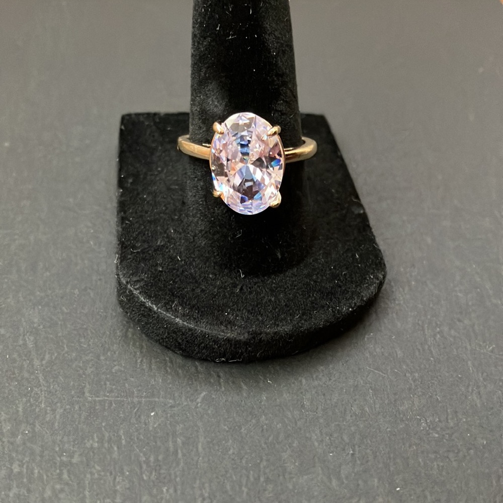 Women’s Oval Solitaire Ring Size-8.